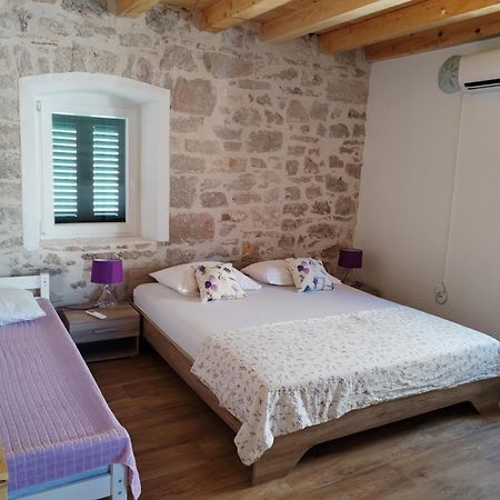 Appartement Ema à Prvic Sepurine Extérieur photo