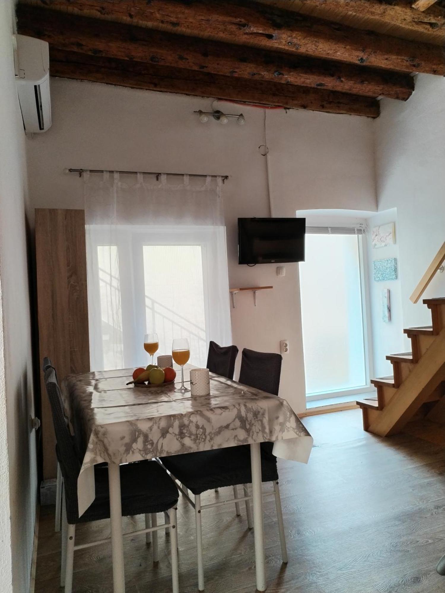 Appartement Ema à Prvic Sepurine Extérieur photo