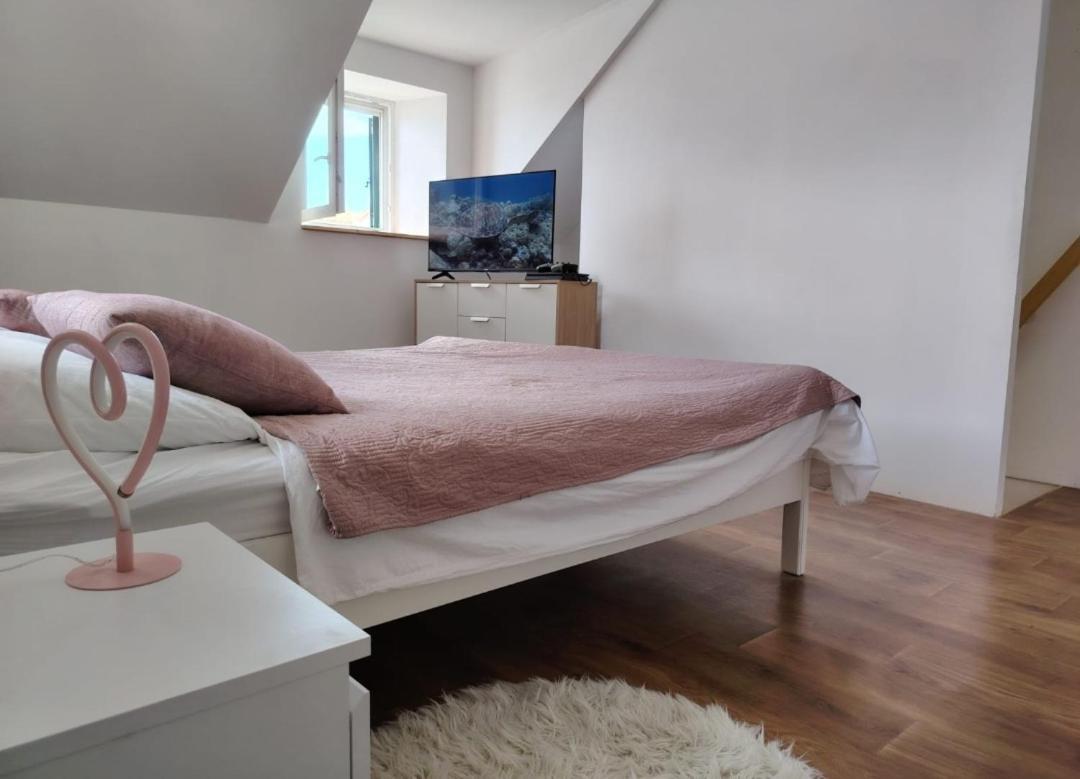 Appartement Ema à Prvic Sepurine Extérieur photo